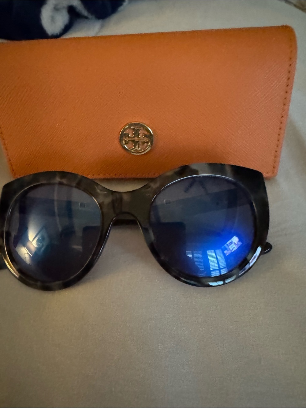 EUC Tory Burch Blue Lens Tortoiseshell Sunglasses with Orange Case